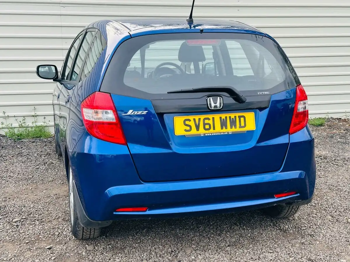2011-honda-jazz-14-es-big-11