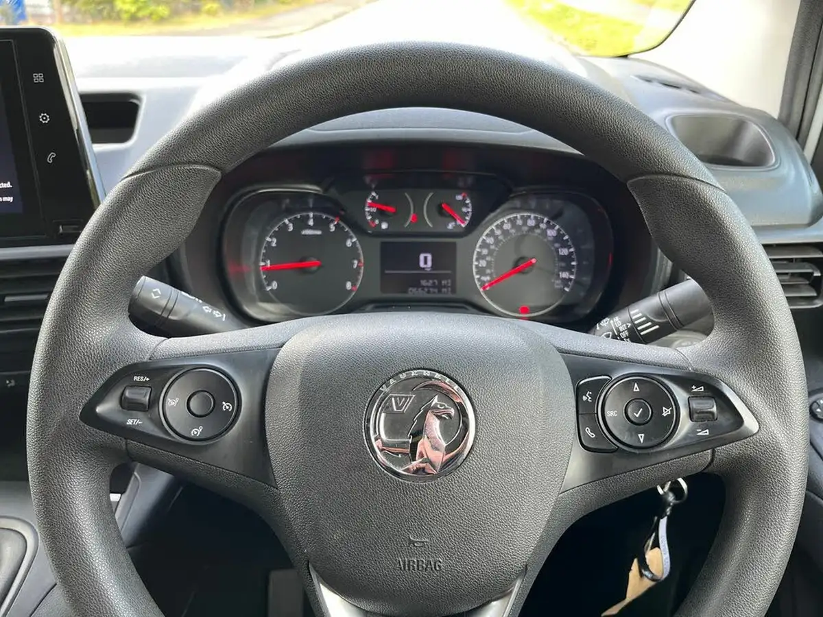 2022-vauxhall-combo-15cdti-sportive-2300-100pseu6d-l1h1-big-24