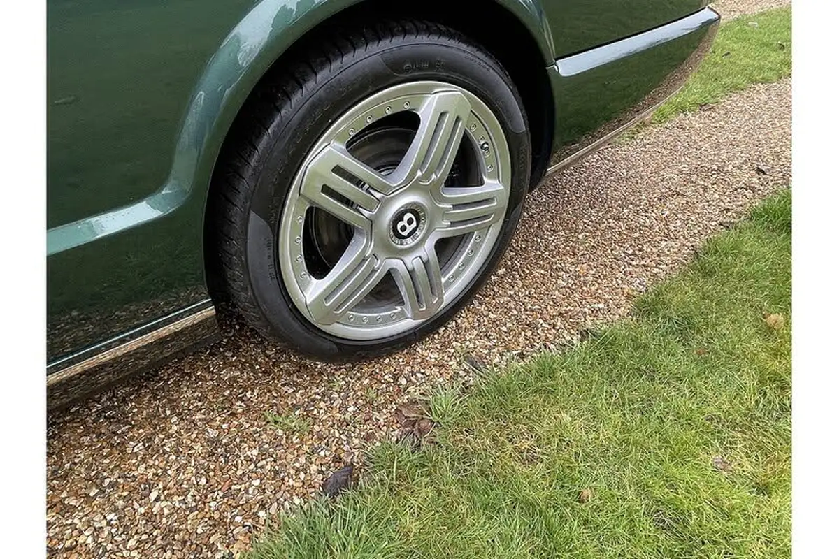 2008-bentley-brooklands-675-big-23