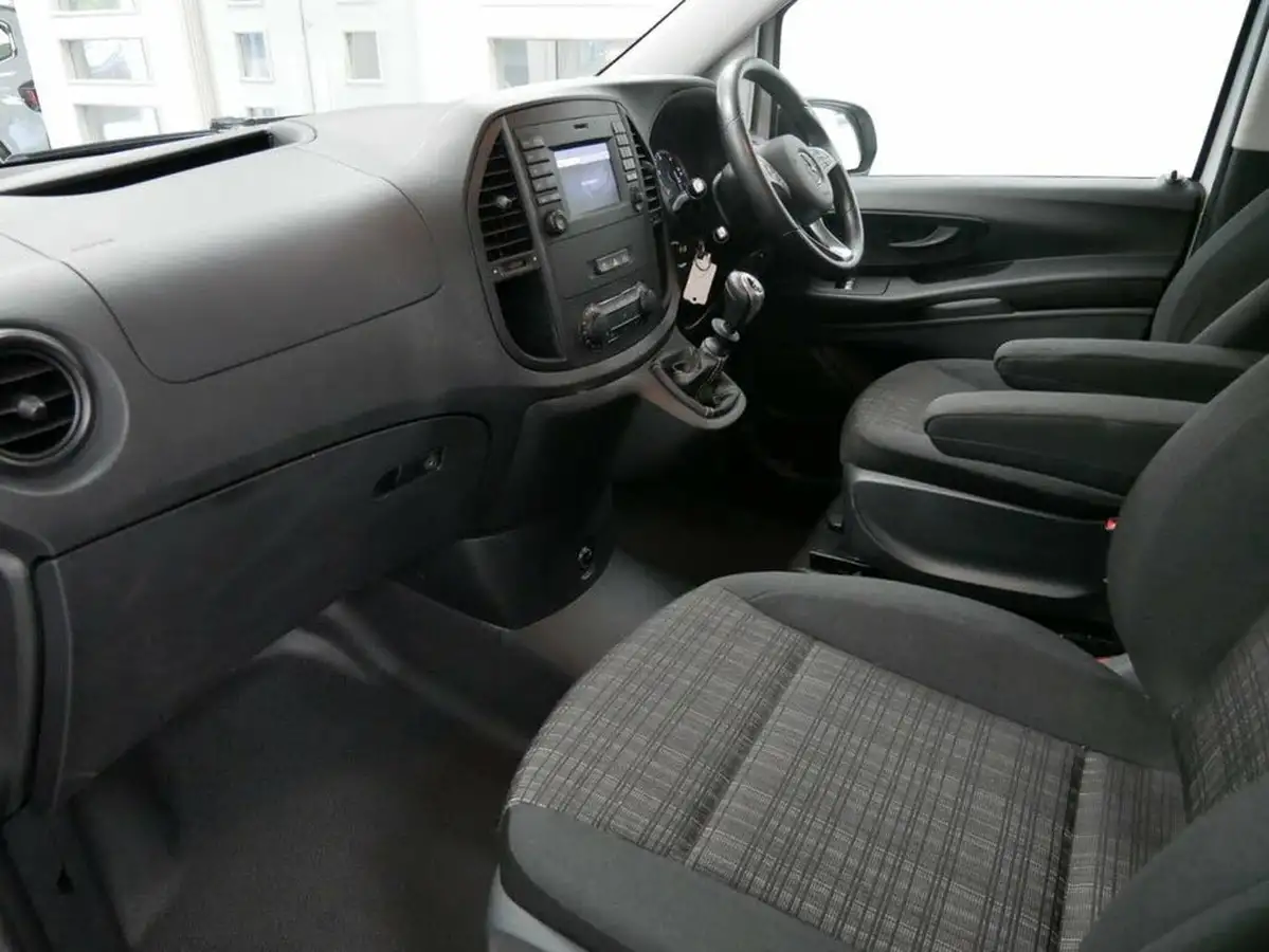 2018-mercedes-benz-vito-21cdi-114-bluetec-crewcab-compact-big-21