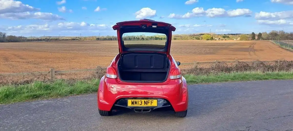 2013-hyundai-veloster-16-sport-media-pk-big-7