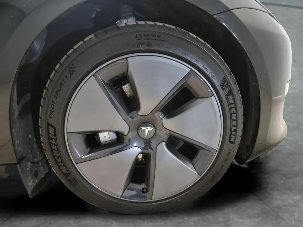 2022-tesla-model-3-e-long-range-big-27