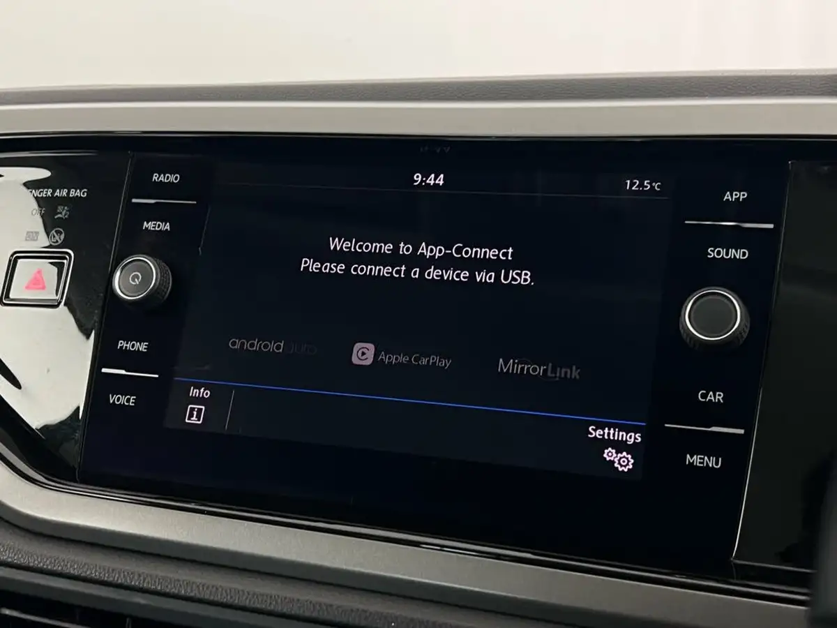 2019-volkswagen-polo-10-tsi-se-ss-big-23
