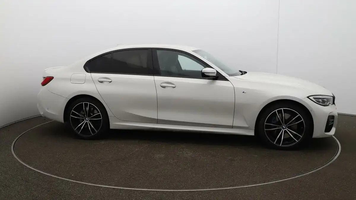 2020-bmw-3-series-20-330e-m-sport-saloon-4d-big-40