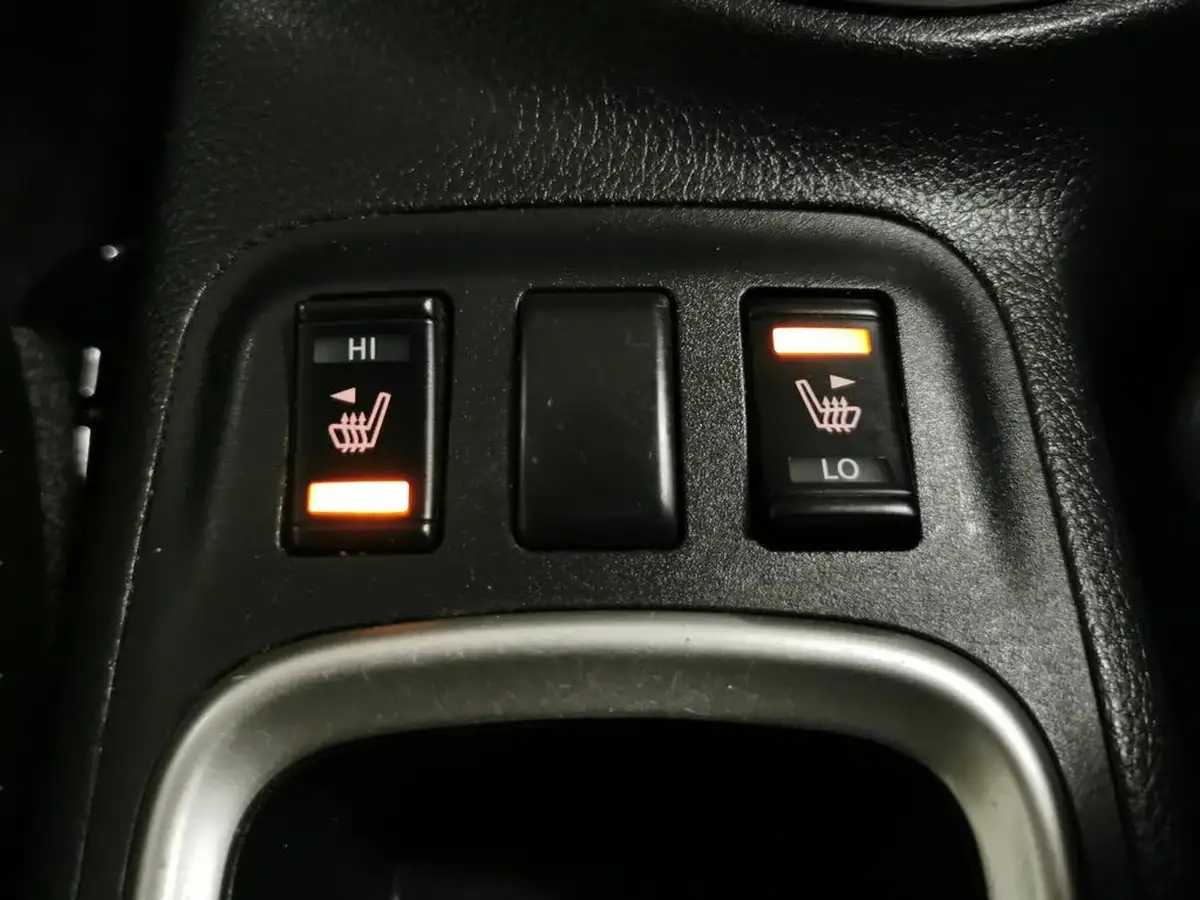 2019-nissan-navara-23dci-tt-tekna-8-navileather-auto-big-18