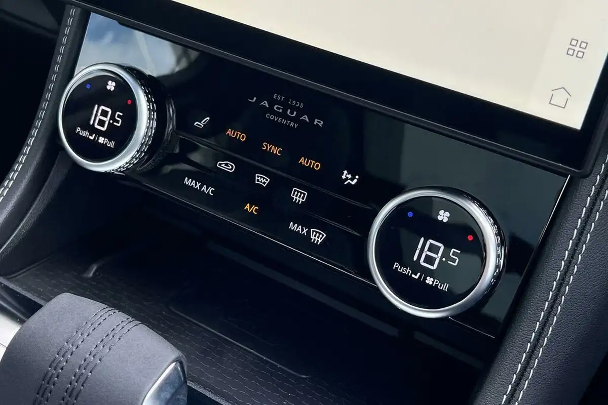 2024-jaguar-f-pace-20-d200-r-dynamic-hse-black-big-39
