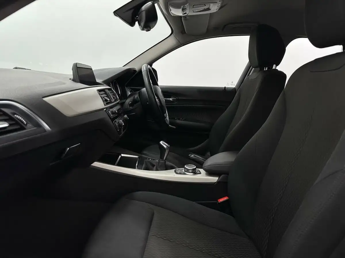 2018-bmw-1-series-20td-118d-se-5d-big-30