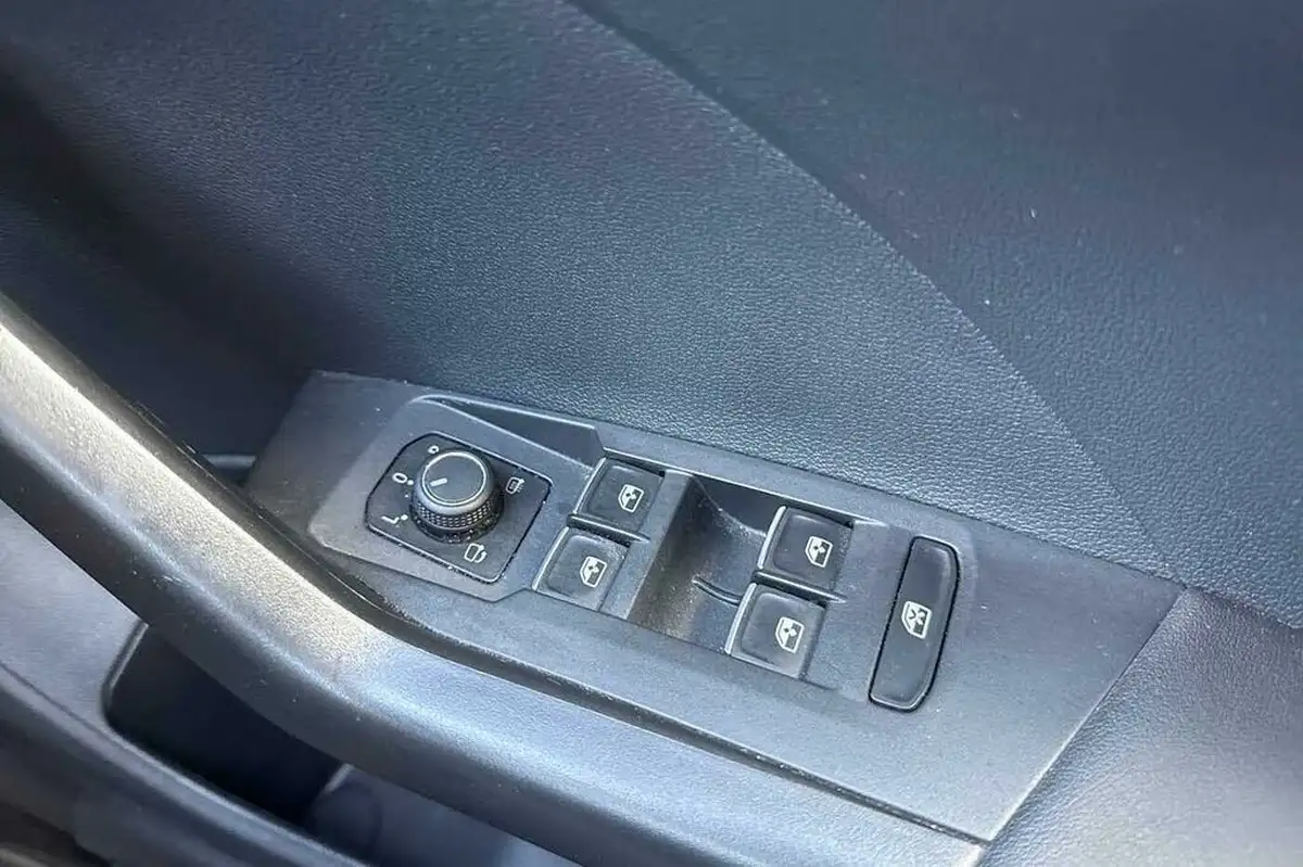 2022-volkswagen-t-cross-10-tsi-sel-big-29