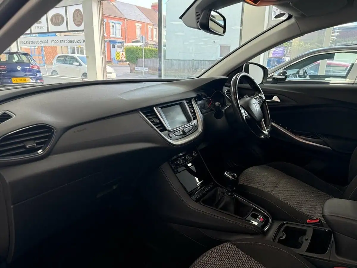 2018-vauxhall-grandland-x-12-se-130ps-big-13