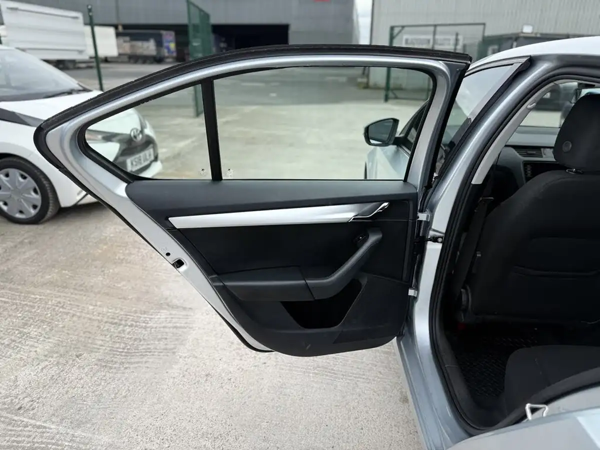 2020-skoda-octavia-10-tsi-s-hatchback-big-46