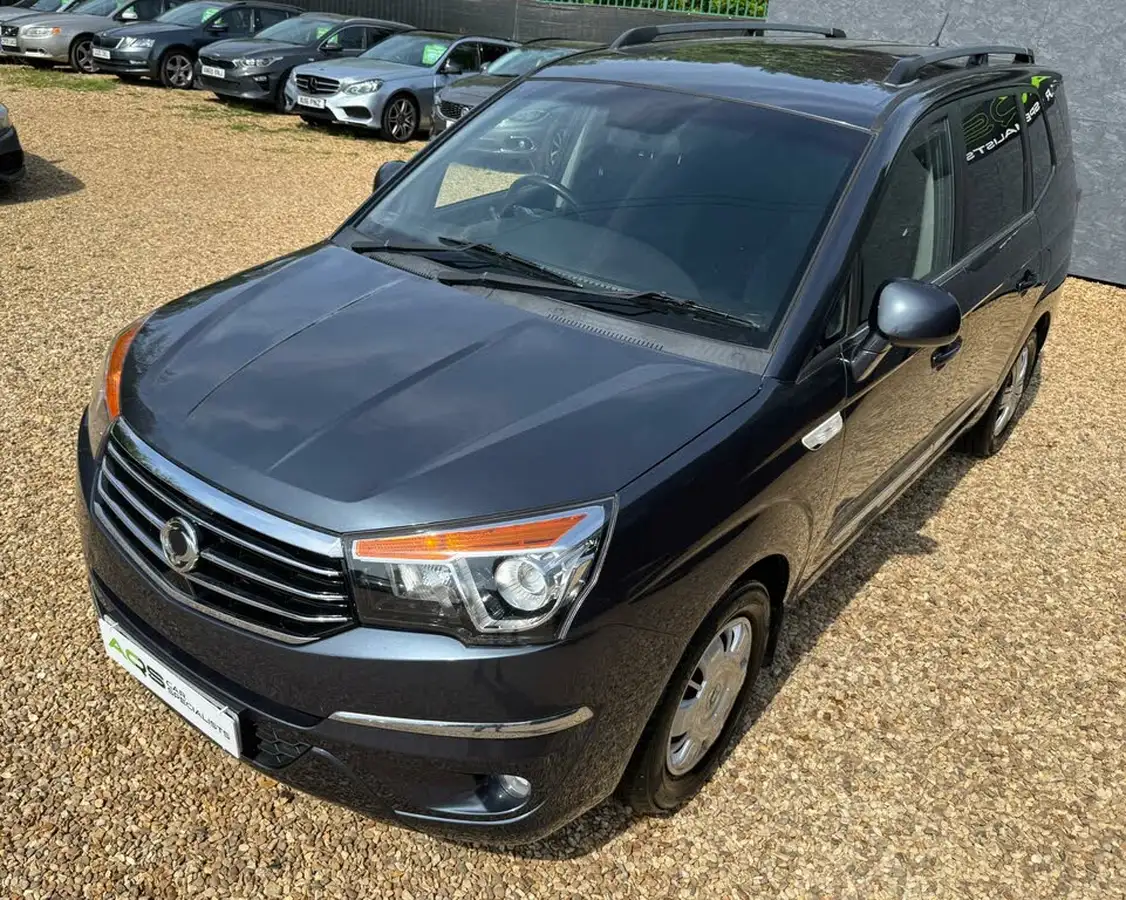 2017-kgm-ssangyong-turismo-22td-se-big-17