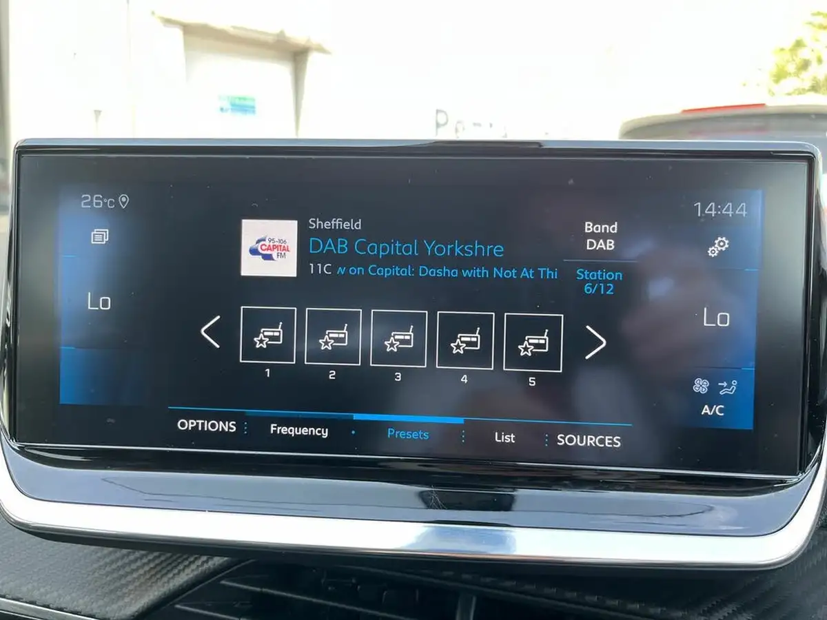 2020-peugeot-2008-suv-12-puretech-allure-premium-100bhp-big-25