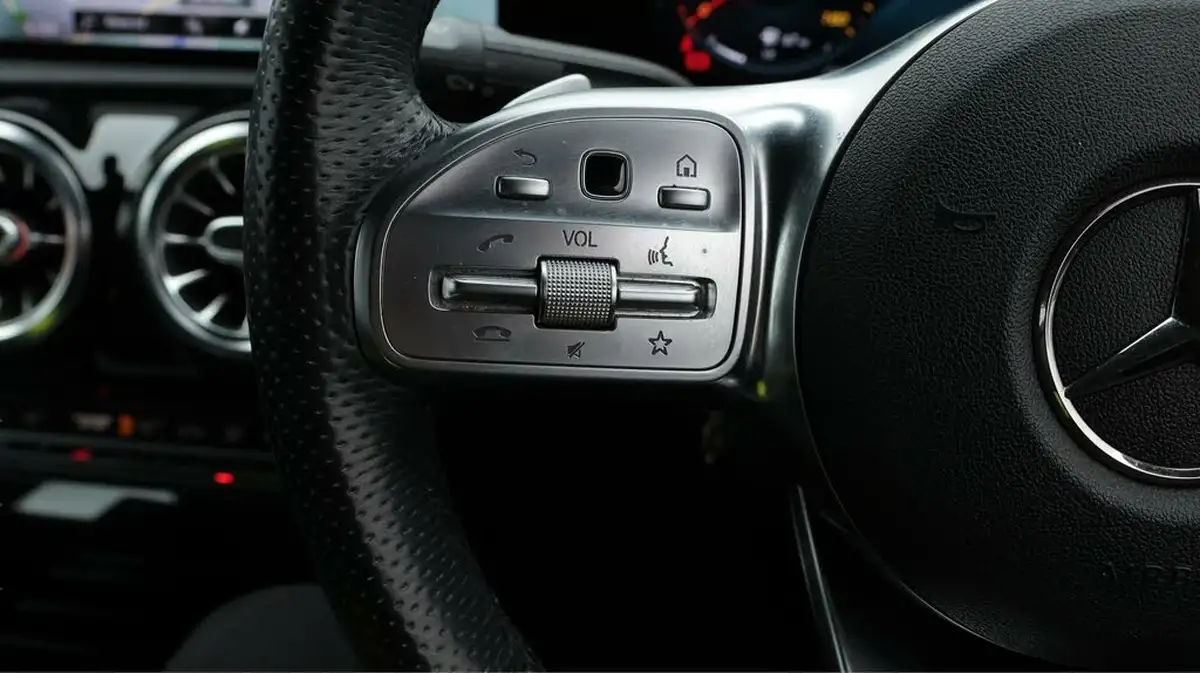 2020-mercedes-benz-cla-13-cla-180-amg-line-premium-plus-coupe-4d-big-25