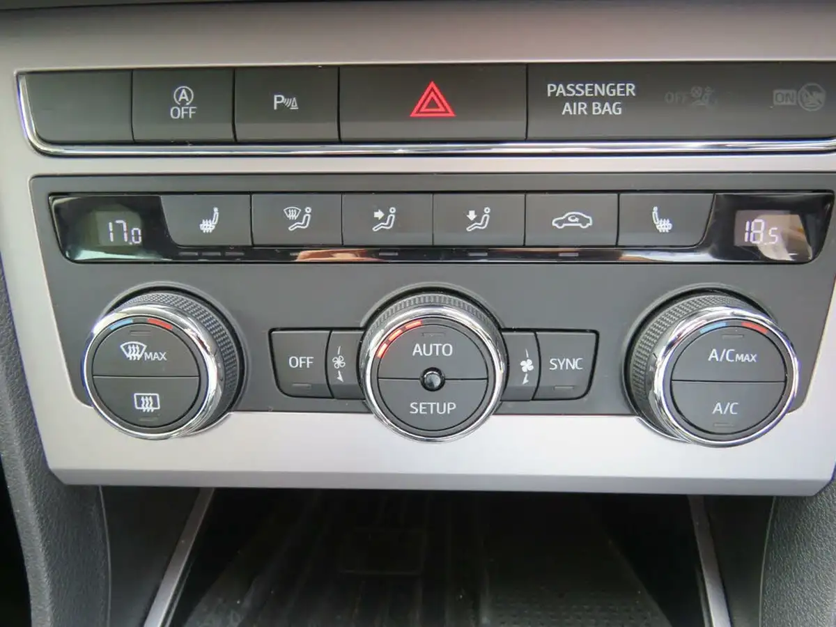 2019-seat-leon-20-tsi-xcellence-lux-estate-big-77