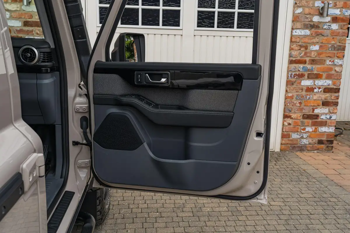 2024-ineos-grenadier-30-286pseu6d2-seat-commercial-panel-van-big-41