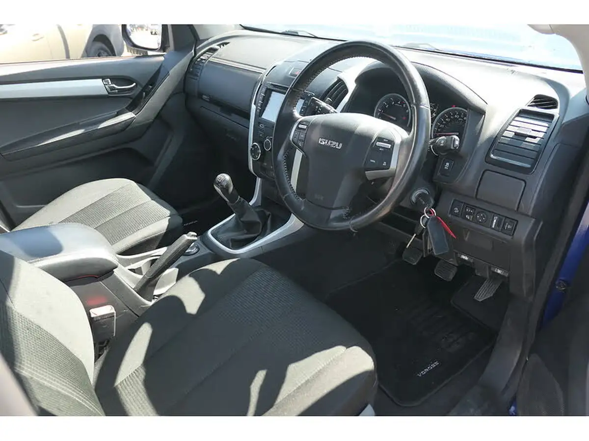 2019-isuzu-d-max-19td-yukon-double-pick-up-big-11