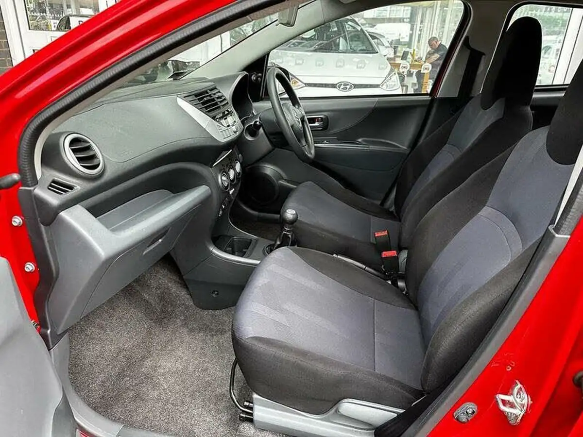 2014-suzuki-alto-10-sz3-big-11
