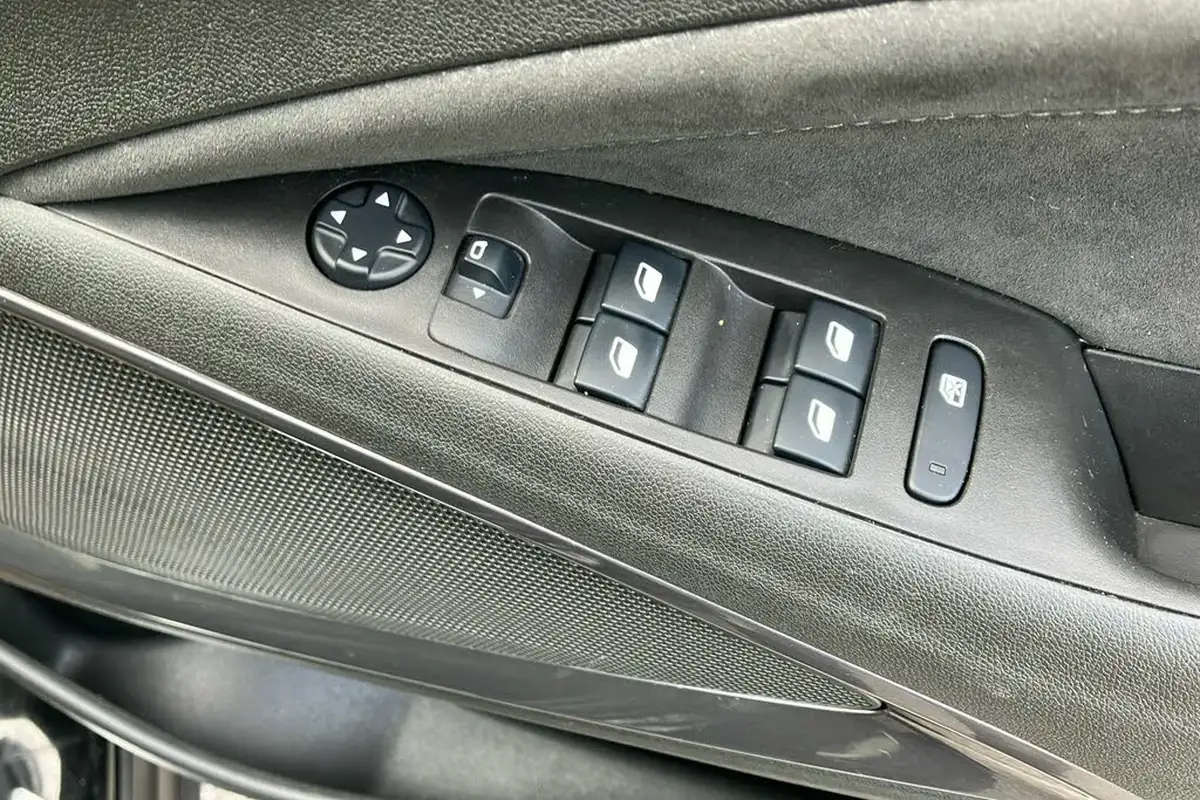 2021-vauxhall-crossland-12-ultimate-nav-auto-big-17