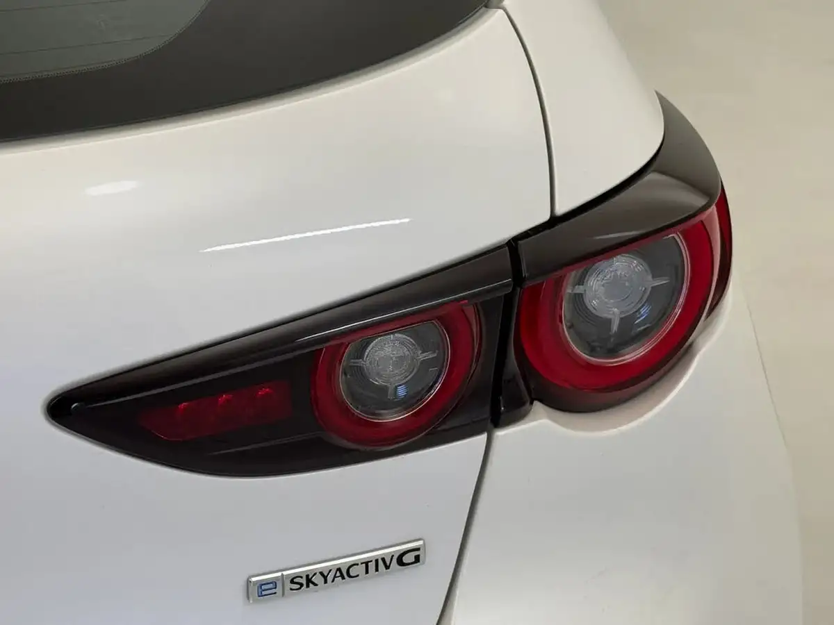 2022-mazda-mazda3-20-se-l-big-24