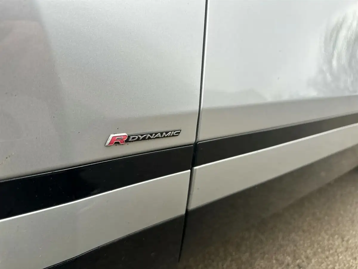 2017-land-rover-range-rover-velar-30-d300-r-dynamic-hse-big-16
