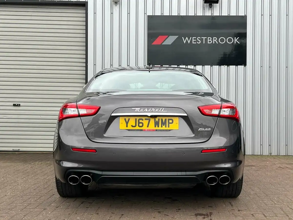 2017-maserati-ghibli-30td-big-8