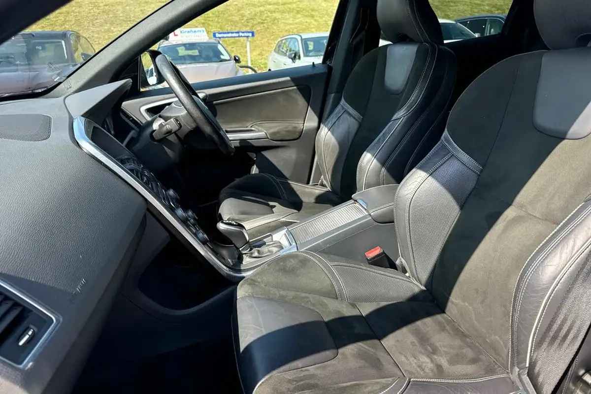 2016-volvo-xc60-20td-d4-r-design-nav-geartronic-big-29