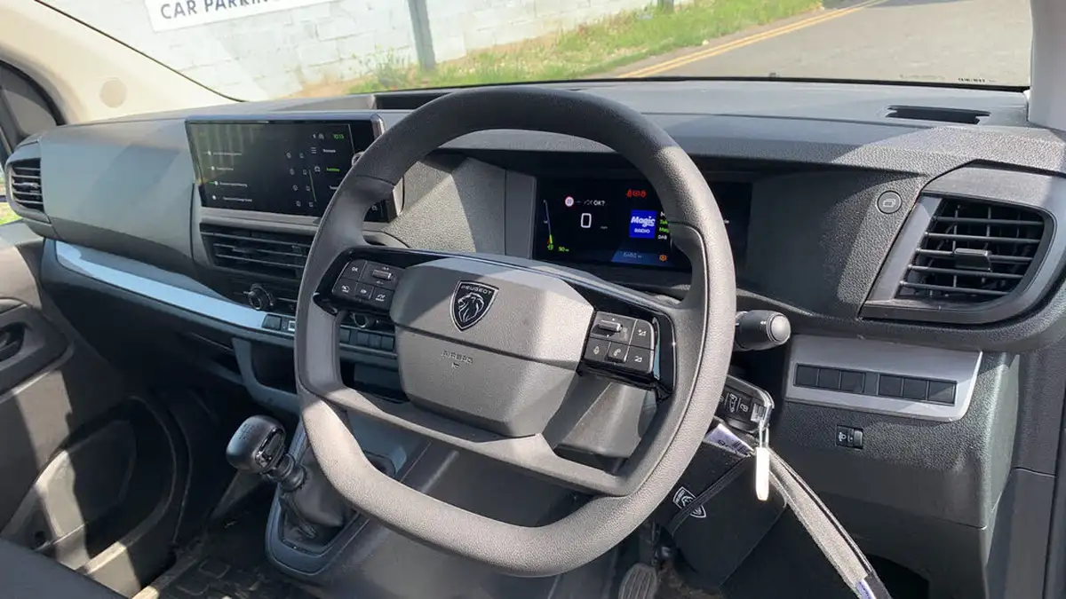 2024-peugeot-expert-20-bluehdi-professional-standard-panel-big-10
