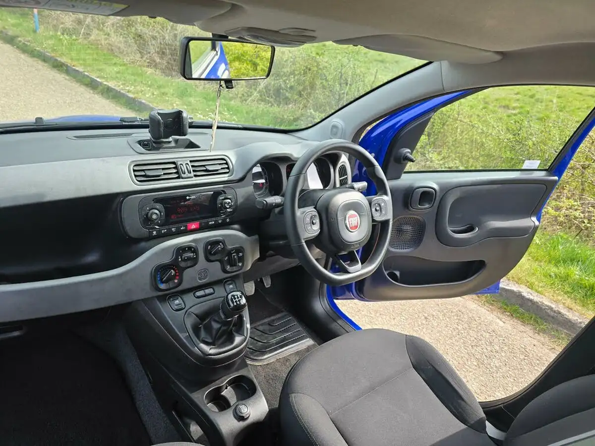 2019-fiat-panda-12-waze-ss-big-25