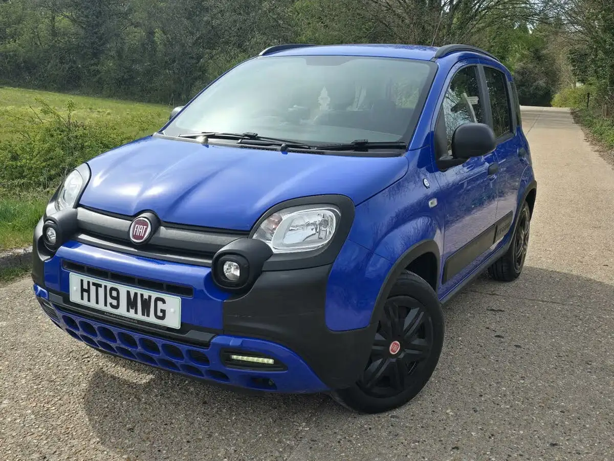 2019-fiat-panda-12-waze-ss-big-1