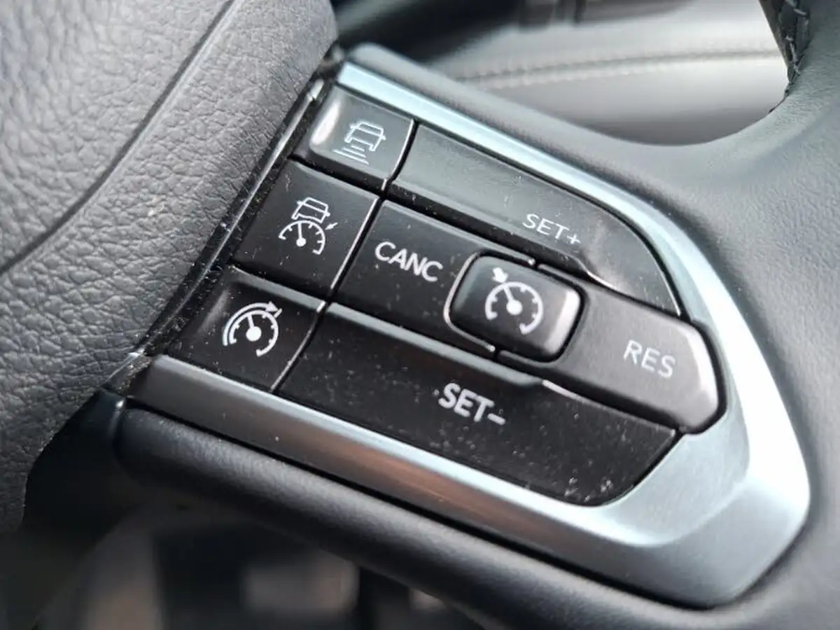 2023-jeep-compass-15-limited-big-12