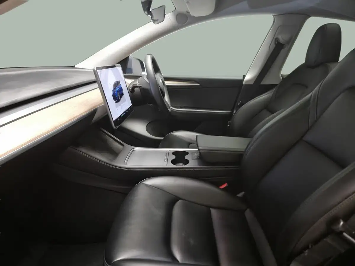 2022-tesla-model-y-e-long-range-big-2