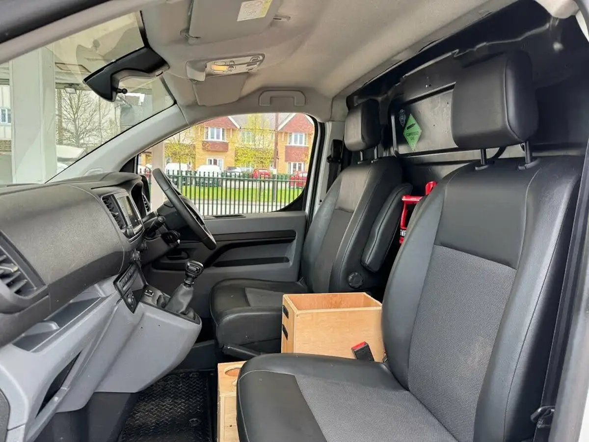 2018-peugeot-expert-20-bluehdi-professional-standard-1400-panel-big-10