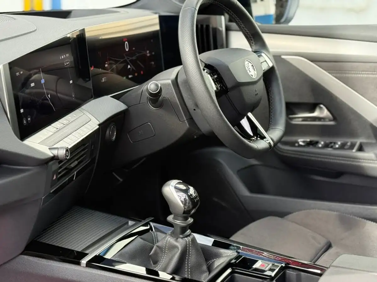2024-vauxhall-astra-12-turbo-ultimate-130ps-hatchback-big-61