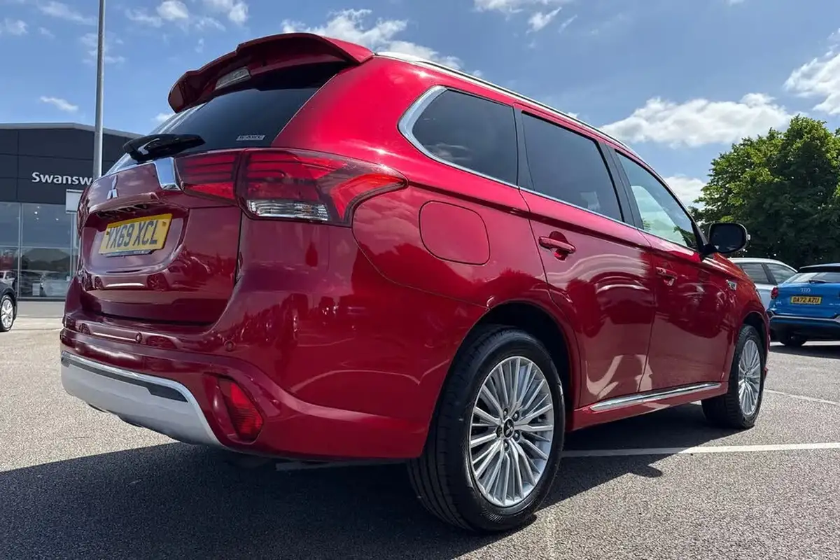 2019-mitsubishi-outlander-24-dynamic-safety-phev-big-33