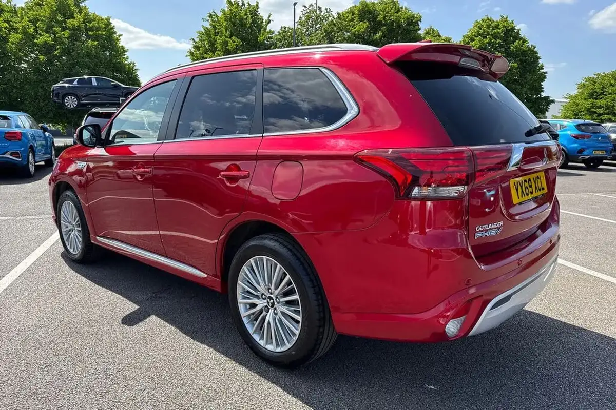 2019-mitsubishi-outlander-24-dynamic-safety-phev-big-29