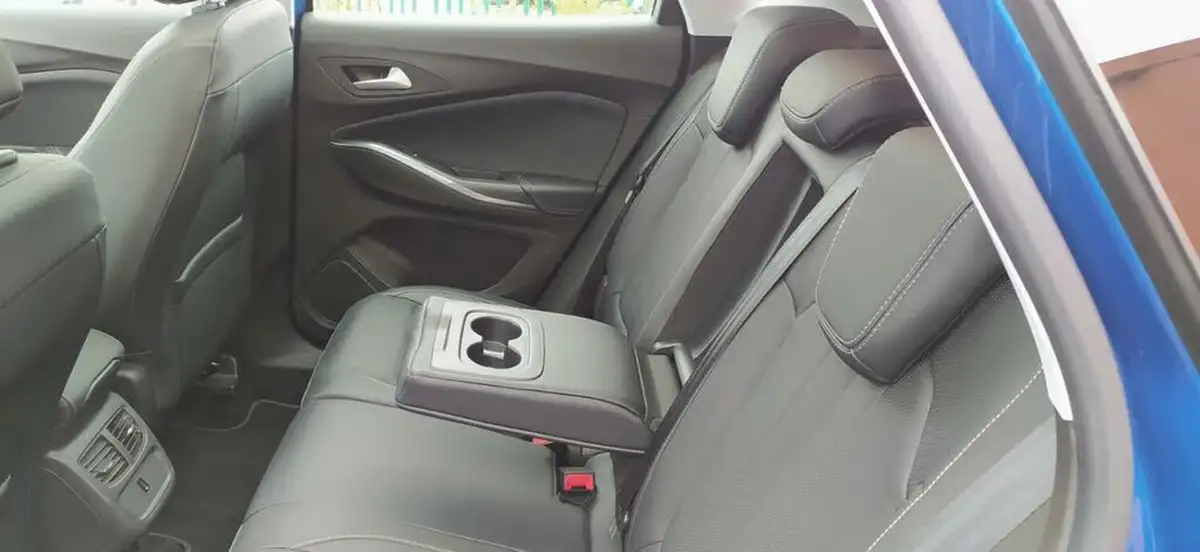 2020-vauxhall-grandland-x-12-elite-nav-big-33