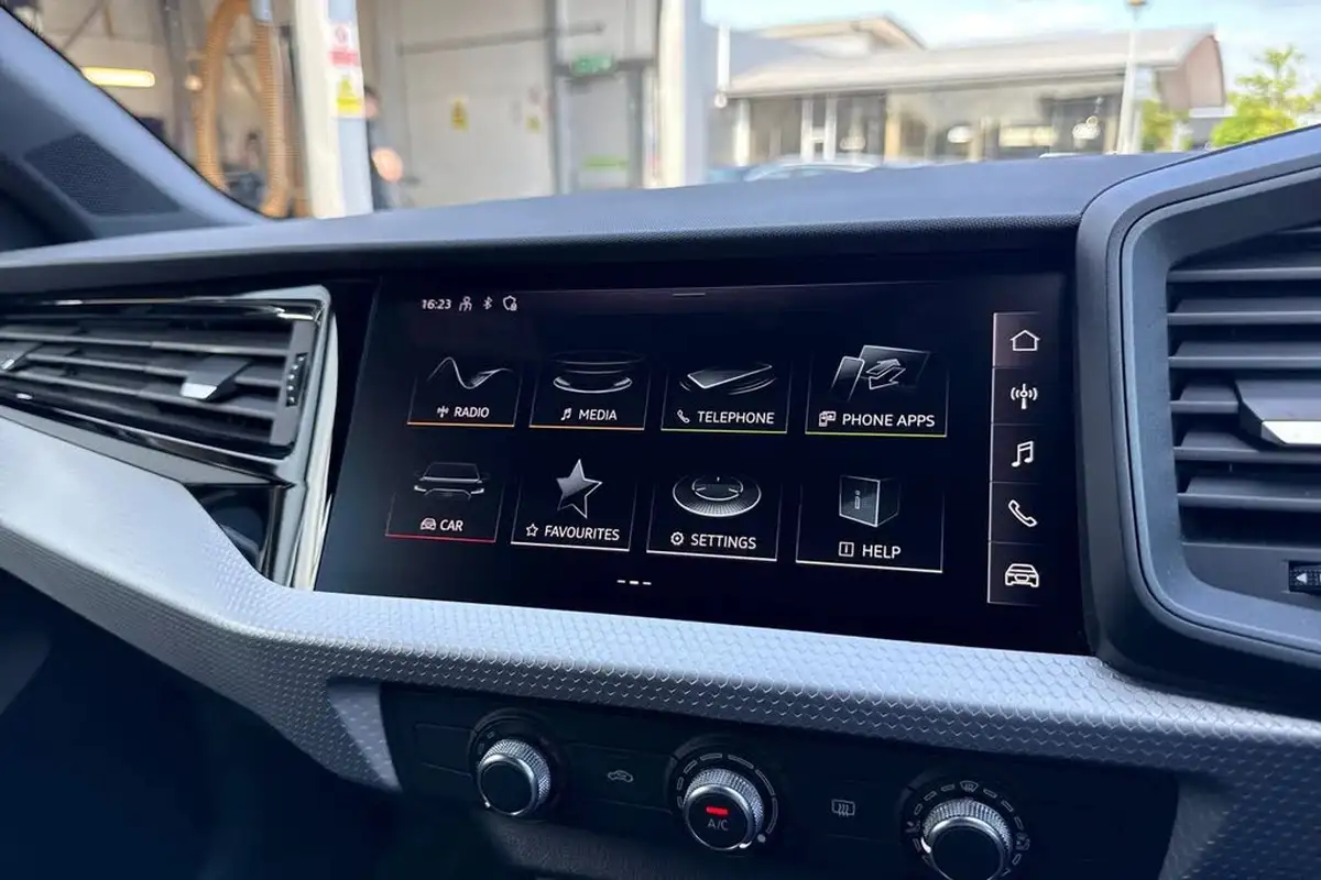 2024-audi-a1-10-30-tfsi-black-edition-116ps-s-tronic-big-30