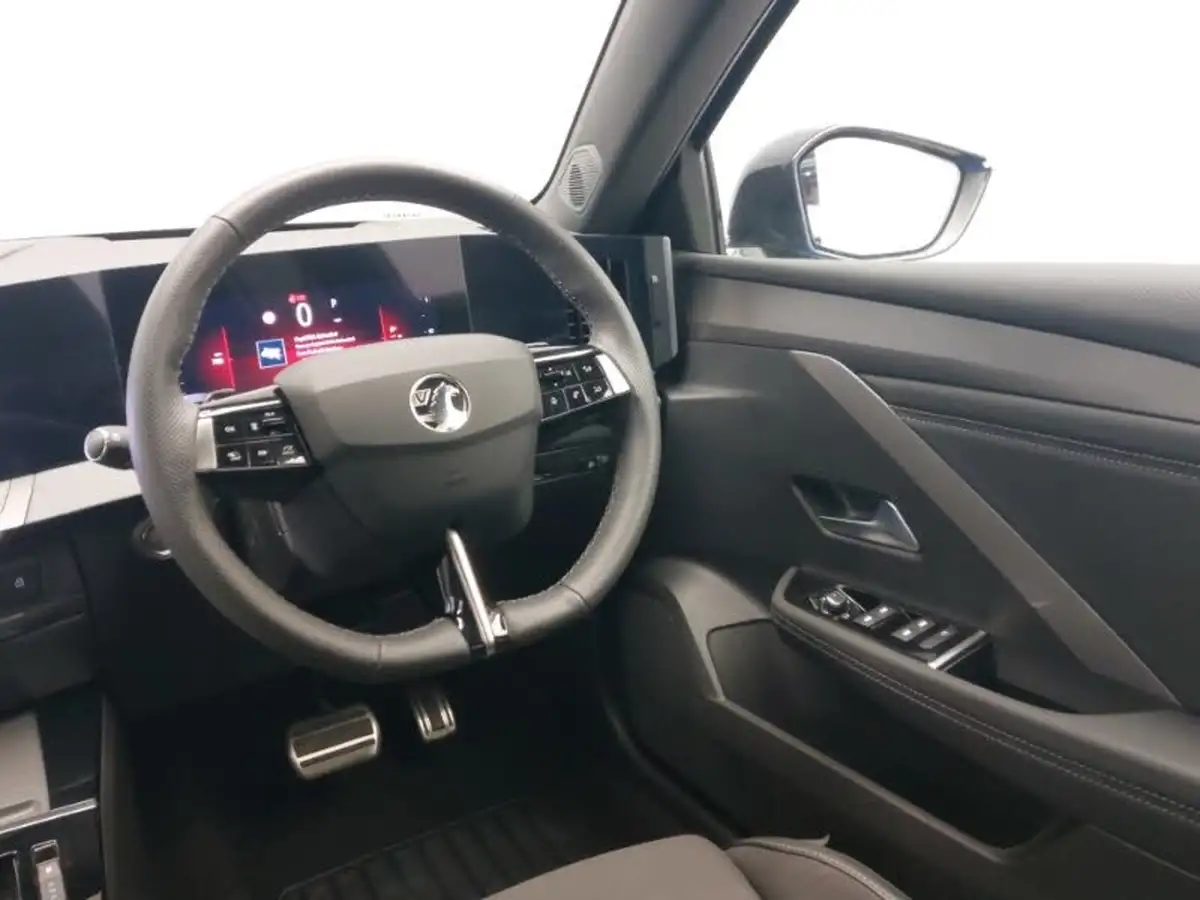 2023-vauxhall-astra-12-turbo-gs-sport-tourer-auto-big-10
