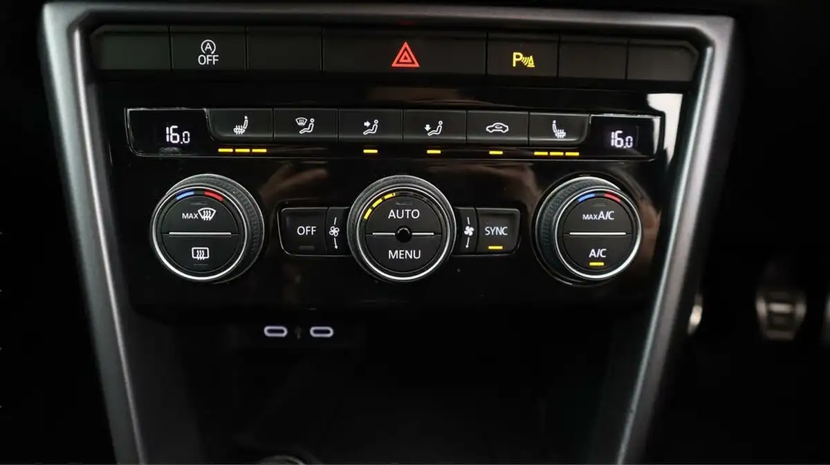2021-volkswagen-t-roc-10-tsi-active-hatchback-5d-big-12