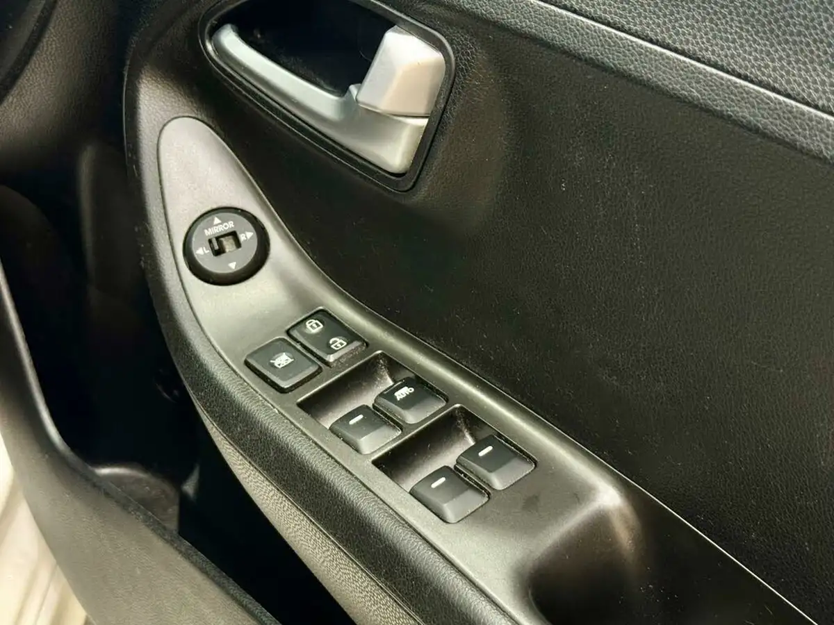 2015-kia-picanto-10-vr7-5d-big-25