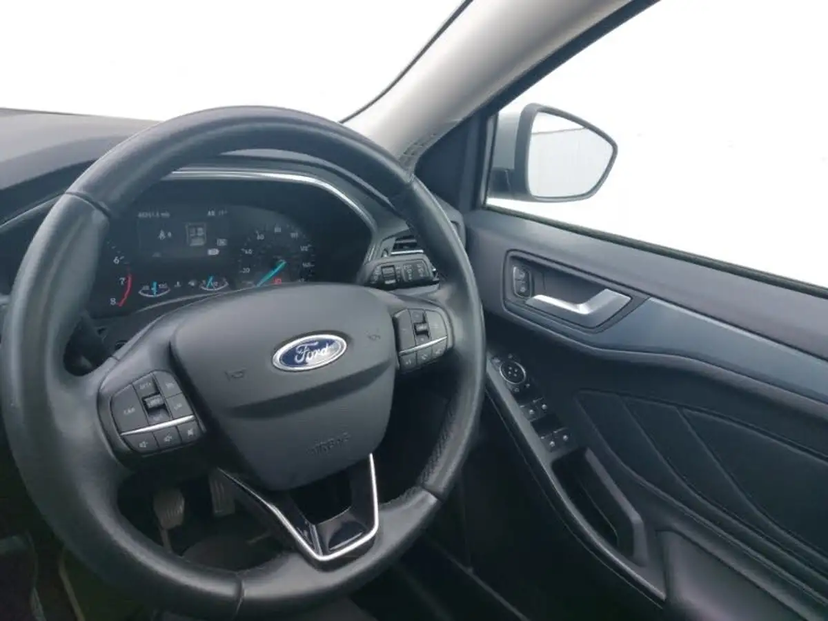 2019-ford-focus-15t-active-x-hatchback-big-9