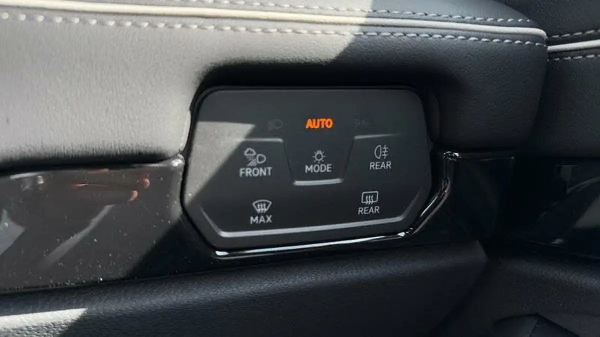 2025-volkswagen-id7-e-pro-match-interior-pack-tourer-big-20