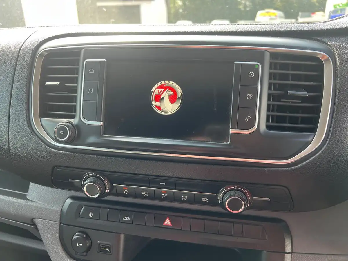 2019-vauxhall-vivaro-15td-2900-l2h1-dynamic-big-20
