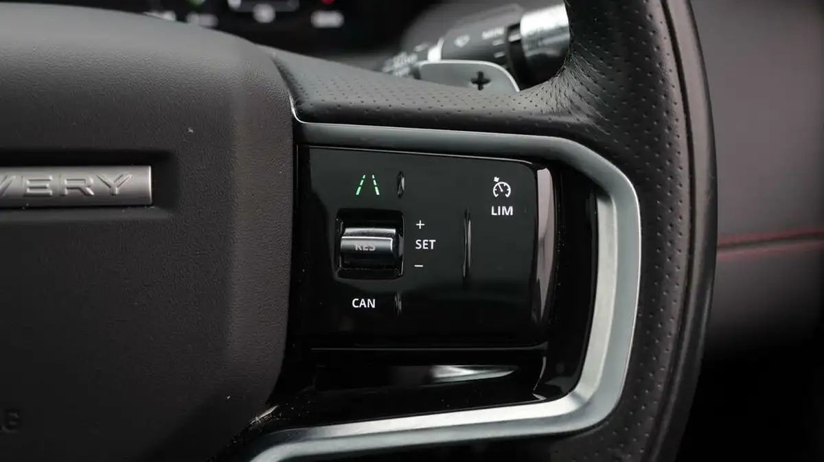2021-land-rover-discovery-sport-15-p300e-r-dynamic-se-big-26
