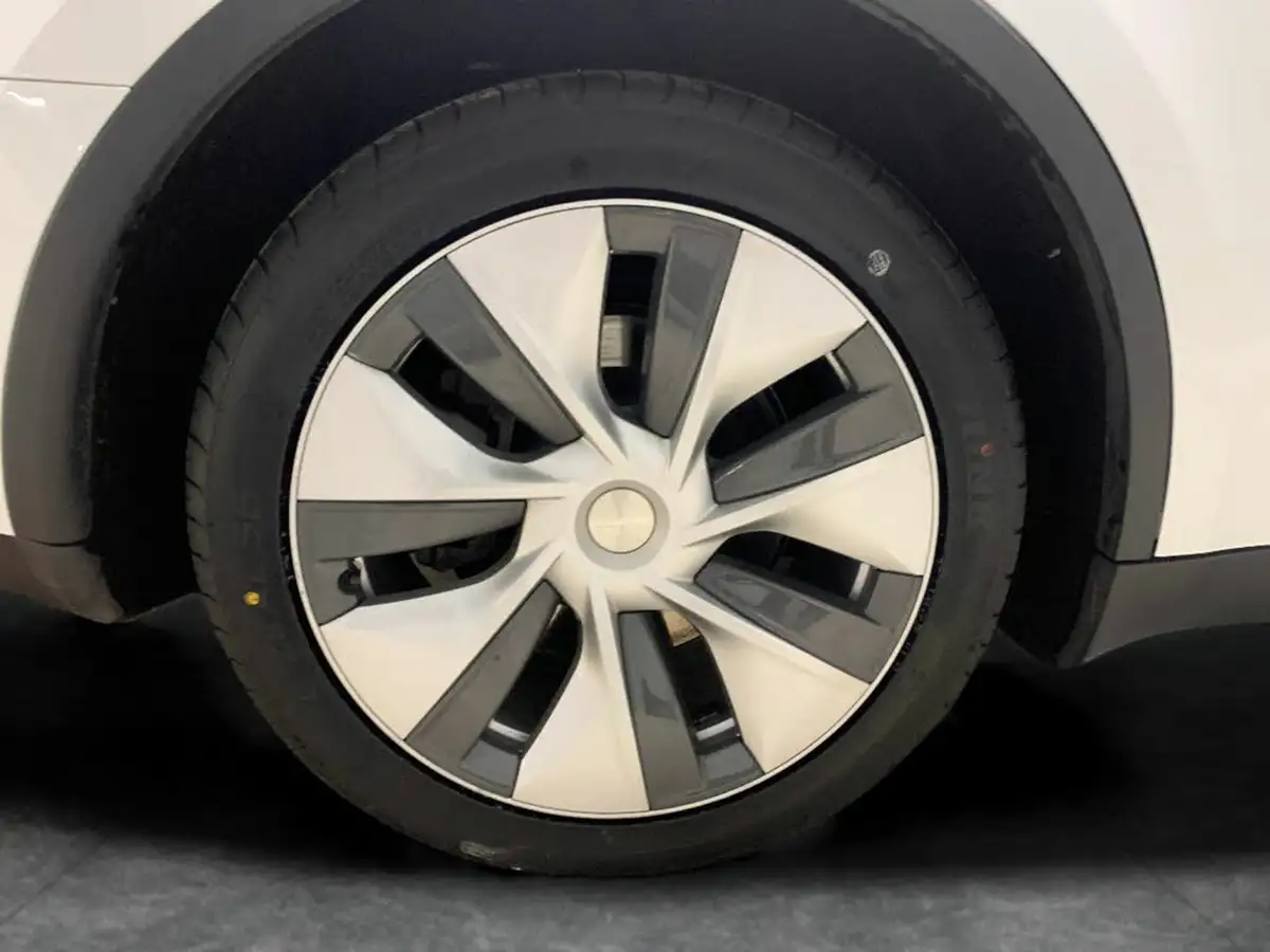 2023-tesla-model-y-e-rwd-big-25