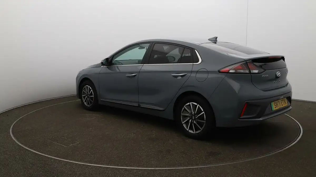 2022-hyundai-ioniq-e-premium-se-electric-big-5