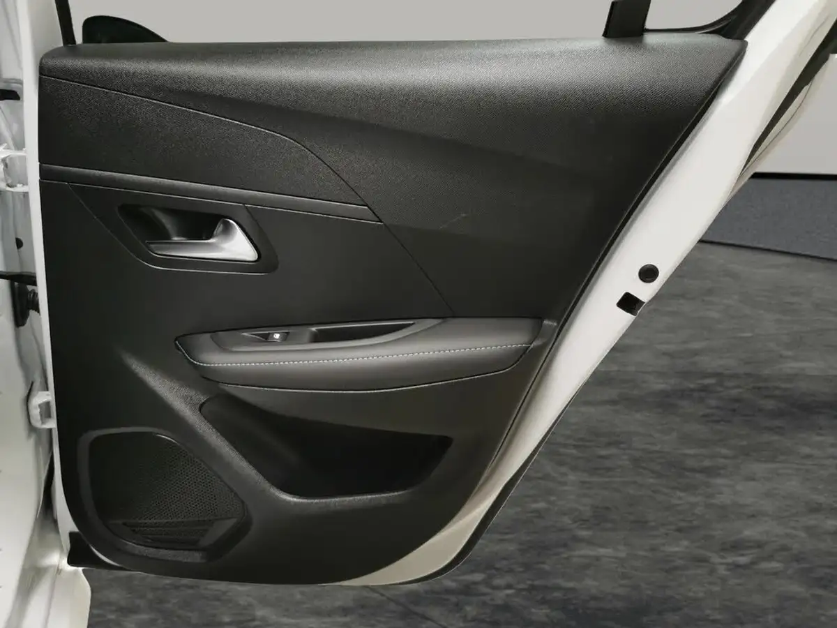 2023-peugeot-208-12-puretech-allure-premium-100ps-big-26