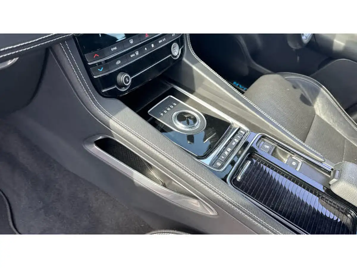 2019-jaguar-f-pace-20-i4d-r-sport-180ps-ss-auto-big-12