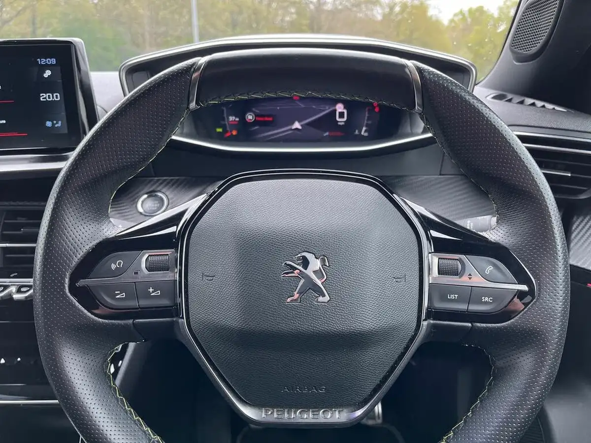 2022-peugeot-2008-suv-12-puretech-gt-big-24