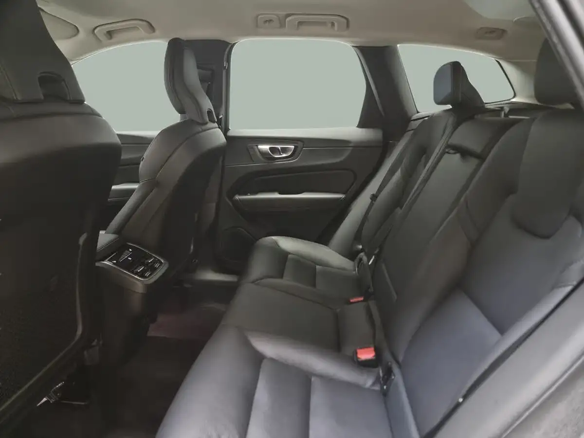 2023-volvo-xc60-20-b5-plus-big-33